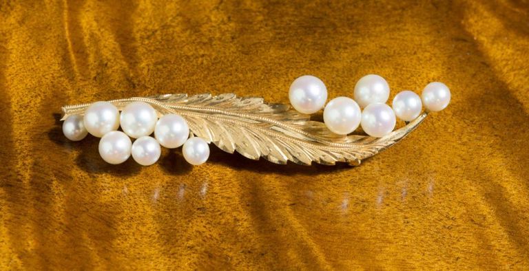 18k gold pearl leaf brooch