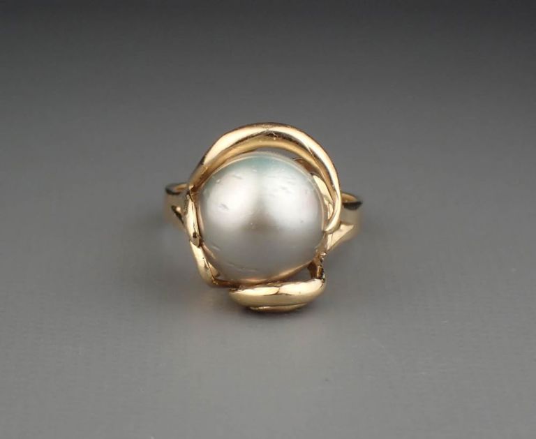 14k gold Tahitian gray pearl solitaire ring