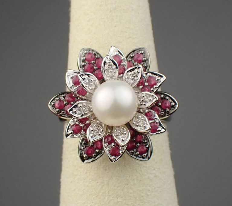 18k white gold diamonds, rubies and pearl ring