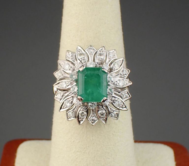 18k white gold diamond and emerald ring