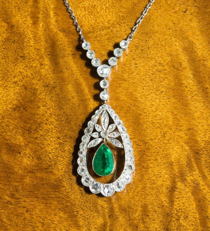 Antique 18k gold, platinum, emerald and diamonds pendant necklace