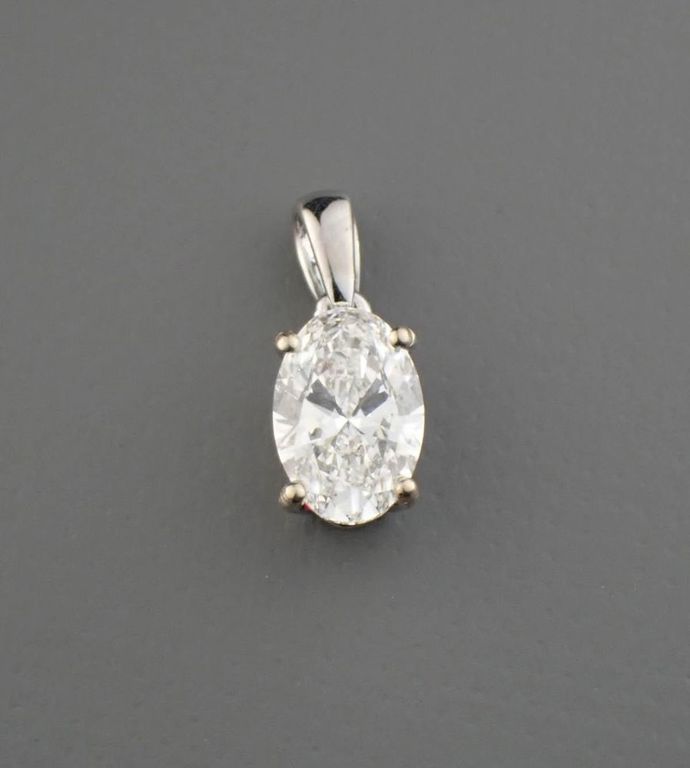 18k white gold diamond pendant
