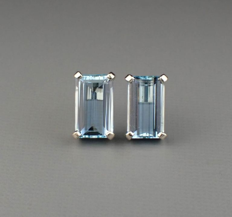 14k white gold aquamarine solitaire ear studs