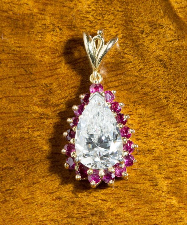 18k gold ruby diamond pendant