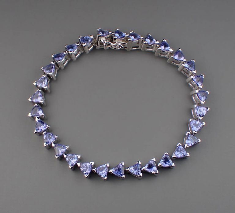 14k white gold tanzanite bracelet