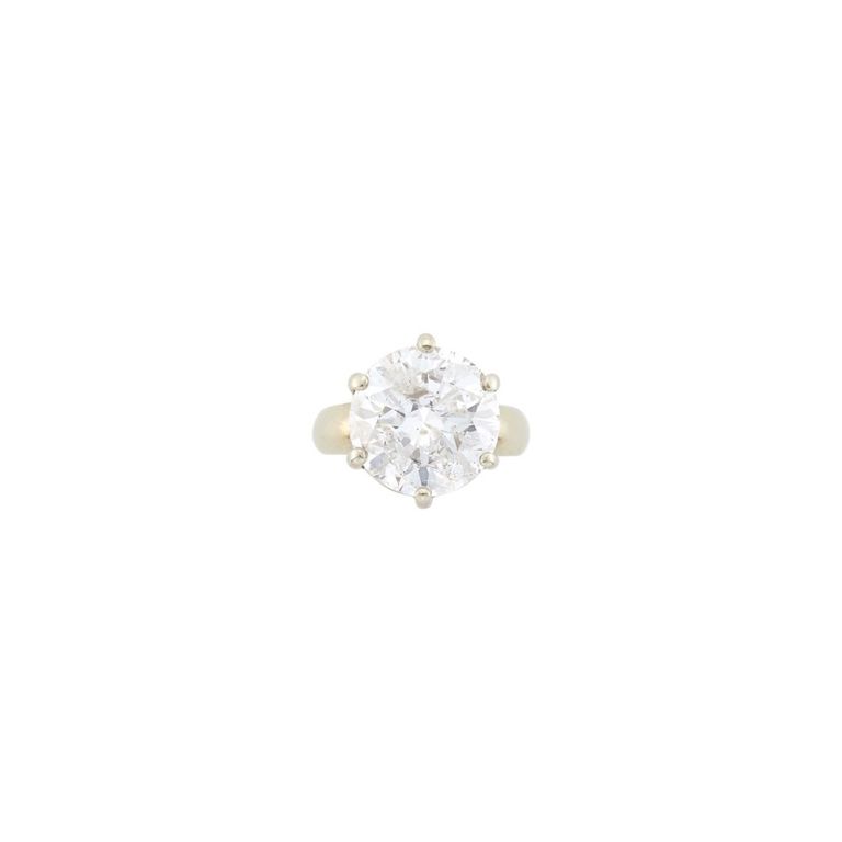White gold diamond ring