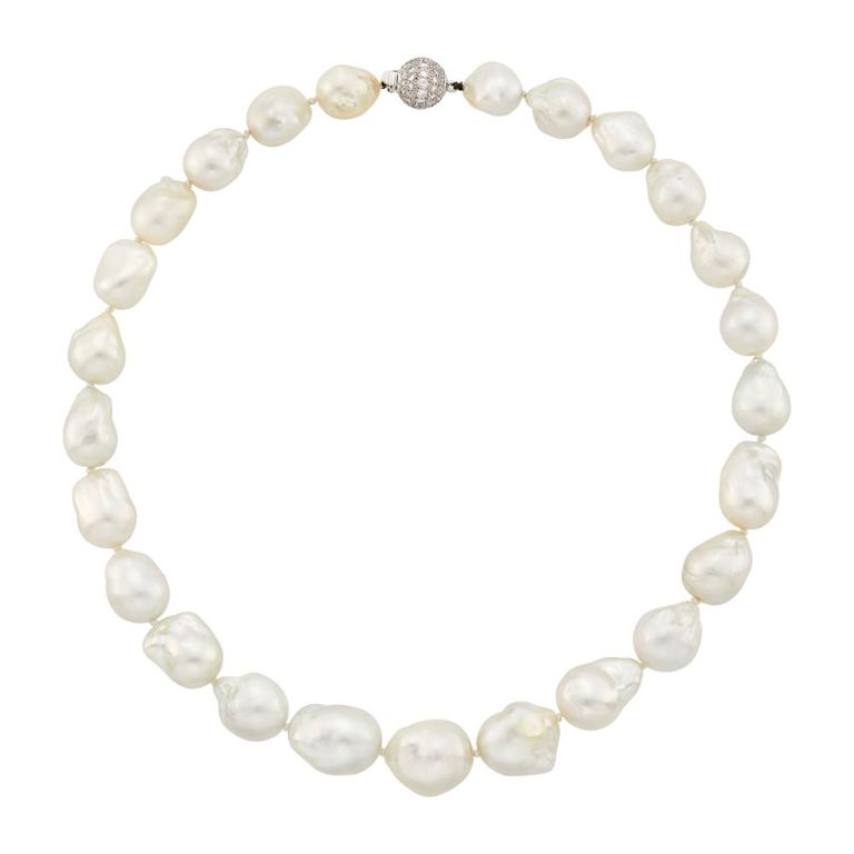 White gold pearl necklace