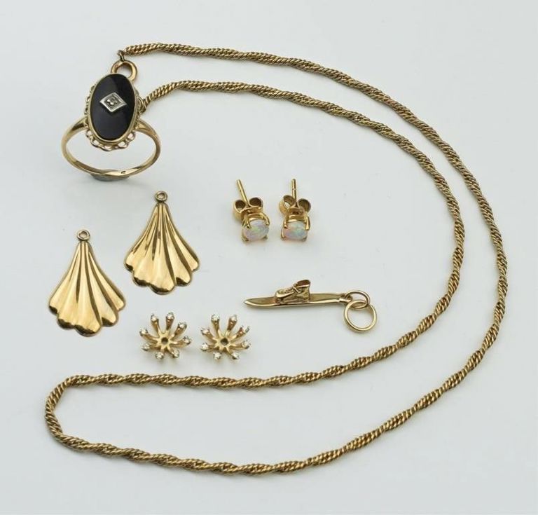 Collection of 14k and 10k yellow gold jewelry