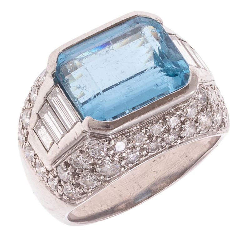Platinum aquamarine ring