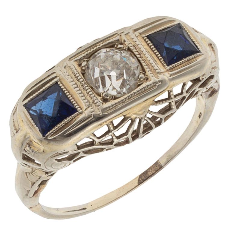 Art Deco 18k white gold diamond ring
