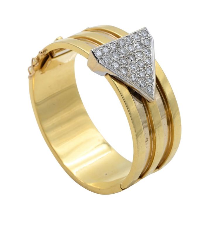 18k yellow gold diamond hinged bangle bracelet