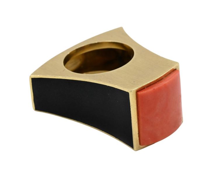 18k gold and enamel coral signet ring