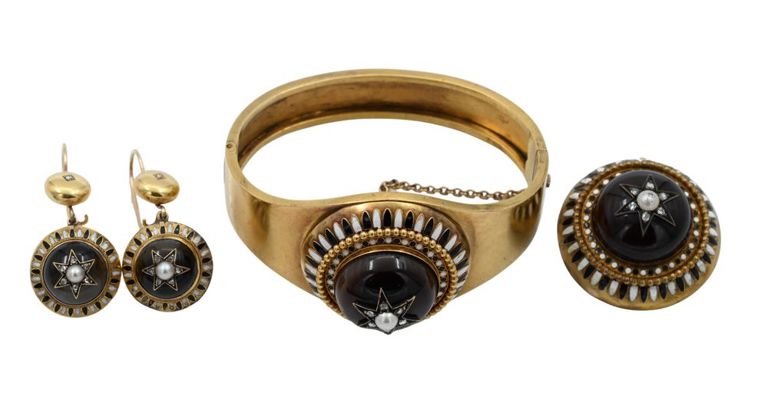 14k yellow gold enamel, pearl and diamond jewelry set