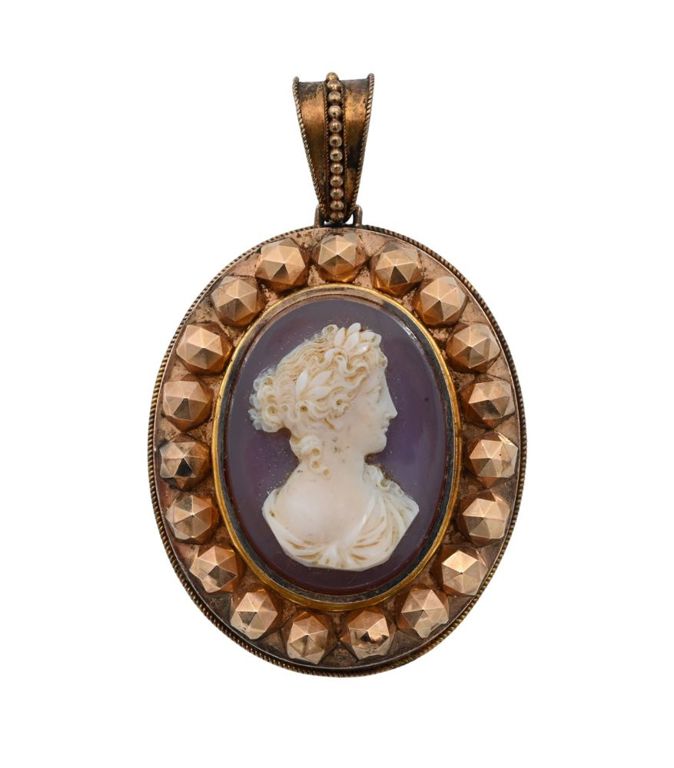 14k gold stone cameo pendant