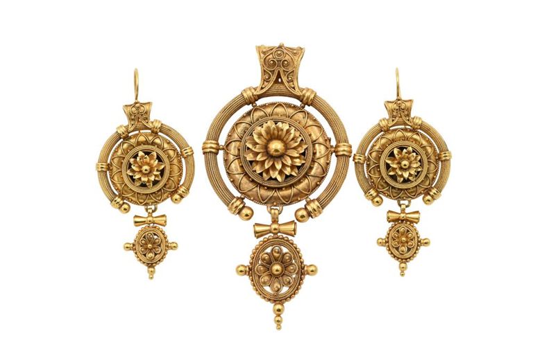 15k yellow gold pendant and matching earrings