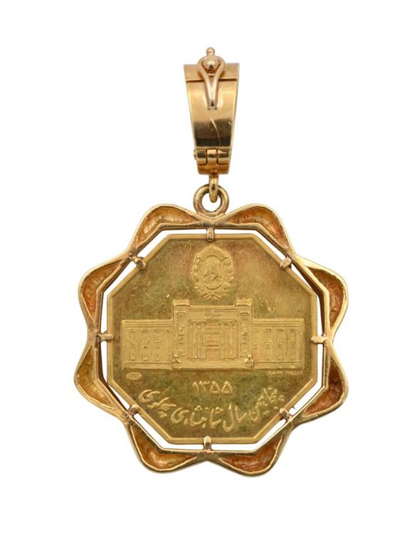 18k yellow gold coin frame pendant