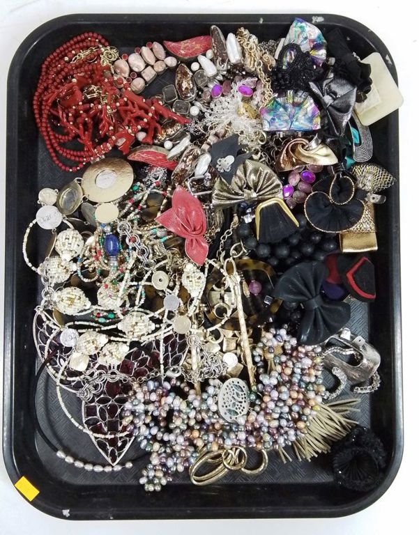 Assorted fashion beaded jewelry