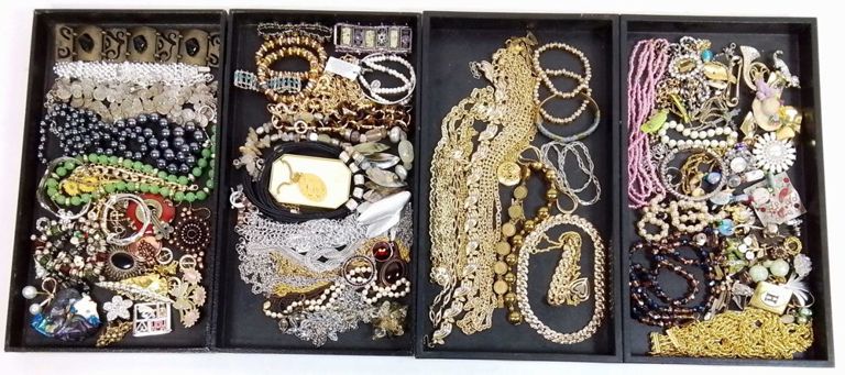 Assorted fashion necklaces jewelry