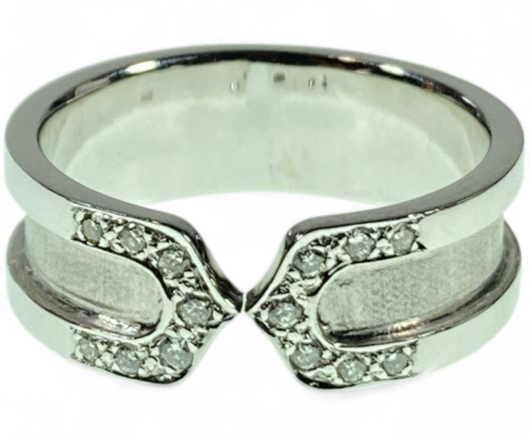 18k white gold and diamond round ring