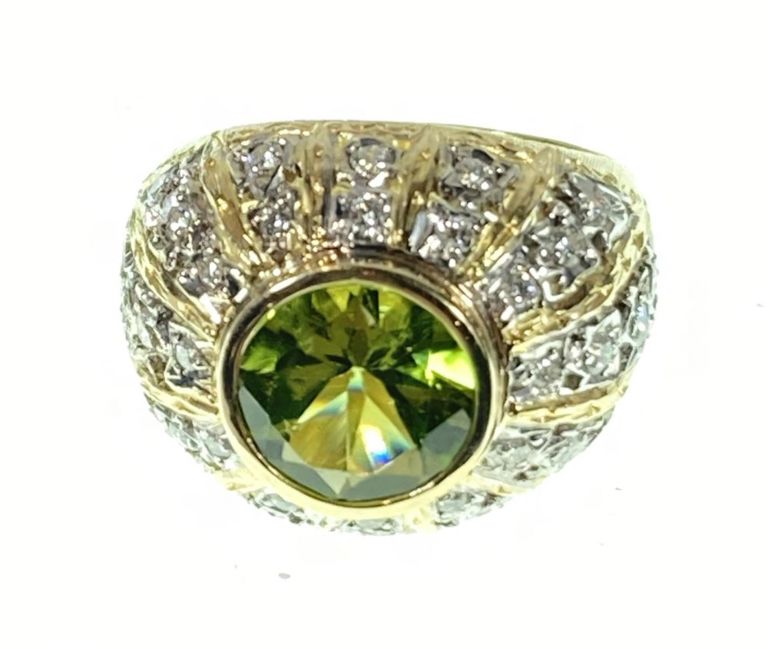 18k yellow gold, peridot and diamond Buccellati ring
