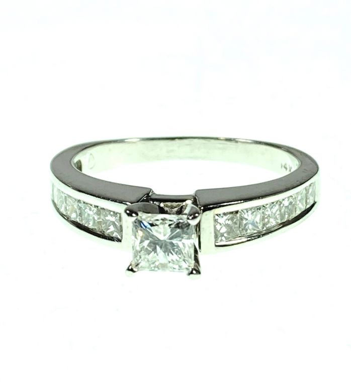 14k white gold and diamond ring