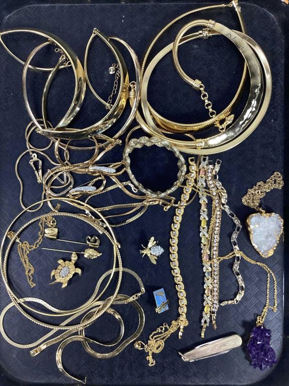 Assorted fashion jewelry set