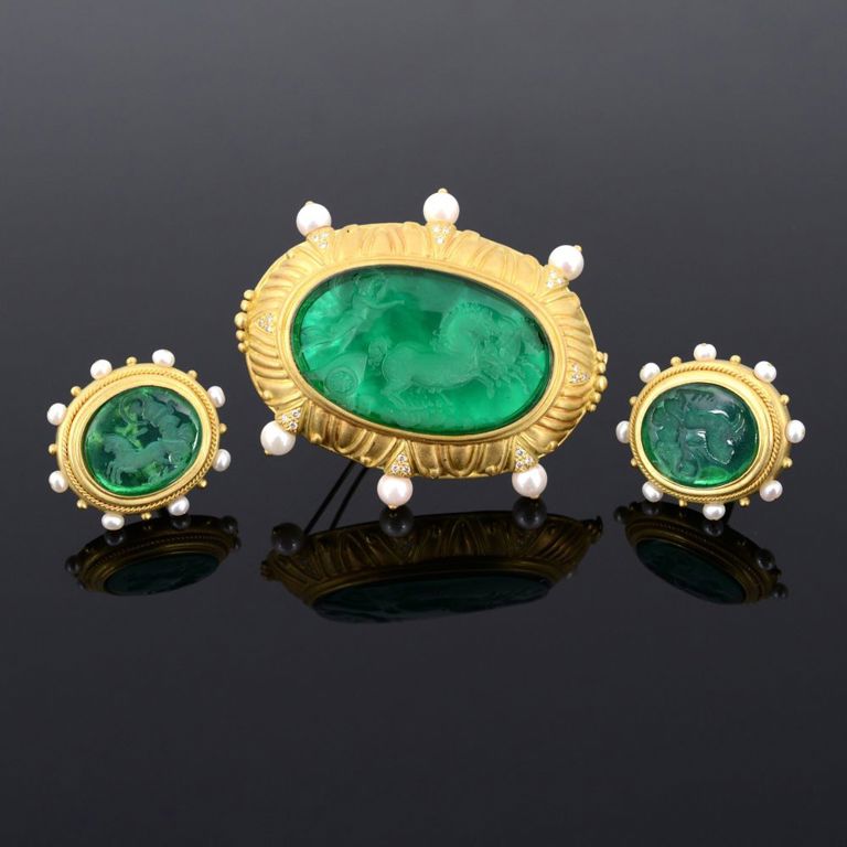 18k yellow gold intaglio pearl diamond set