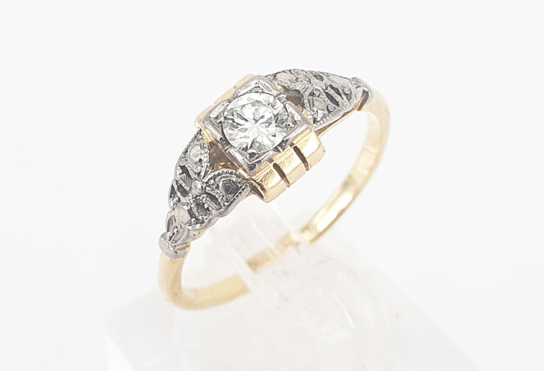 18k gold diamond ring