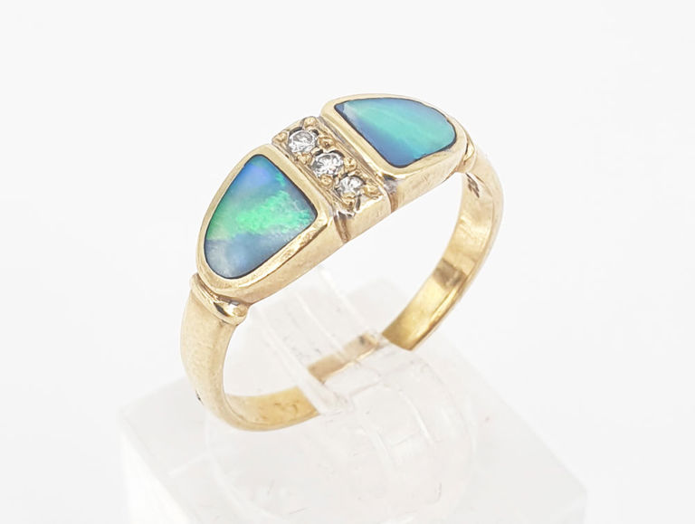 18k gold opal diamond ring