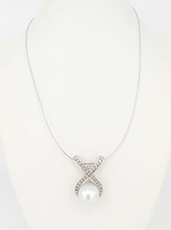 18k white gold South Sea pearl diamond pendant
