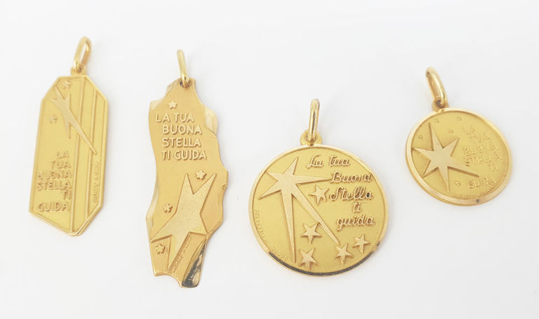 18k yellow gold Italian pendants set