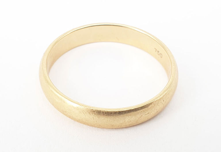 18k yellow gold band ring