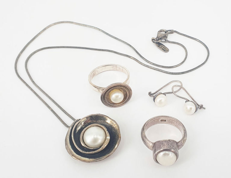 Sterling silver pearl jewelry set