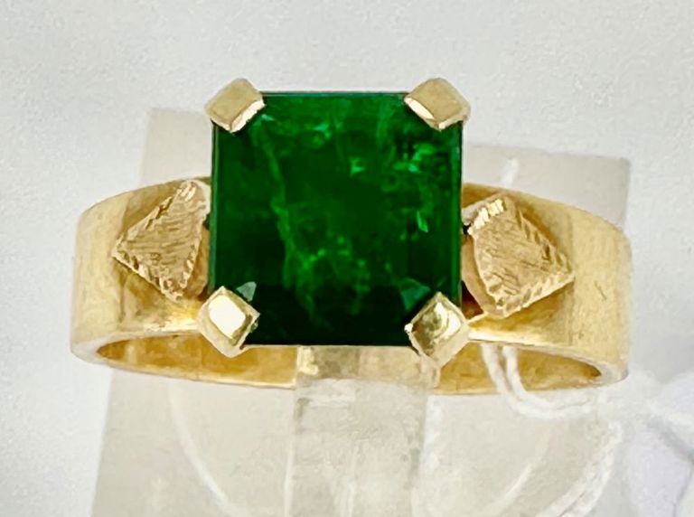 18k gold emerald dress ring