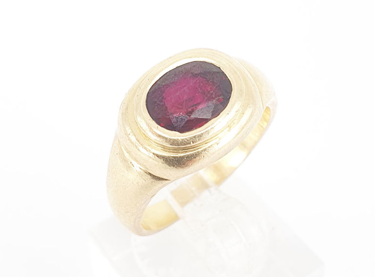 18k gold garnet dress ring