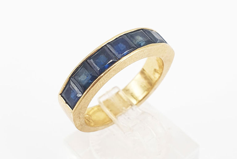 18k yellow gold sapphire half-hoop ring