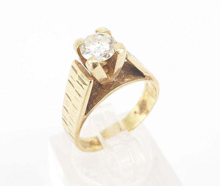 18k yellow gold diamond ring