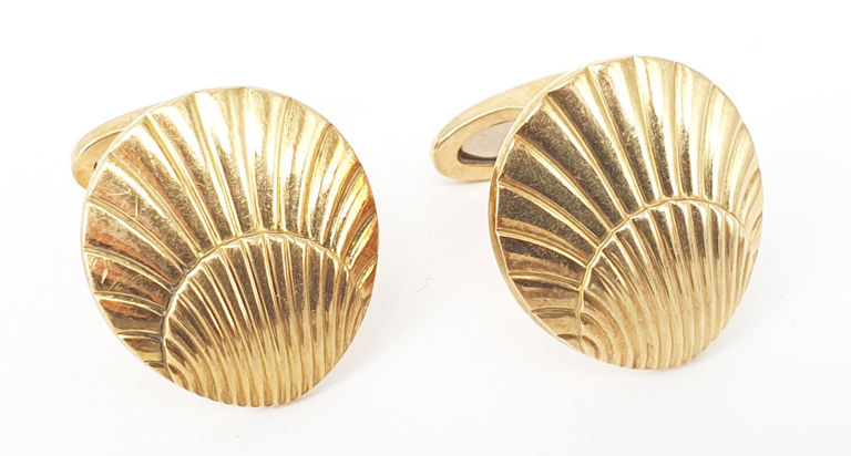 18k gold sea-shell cufflinks