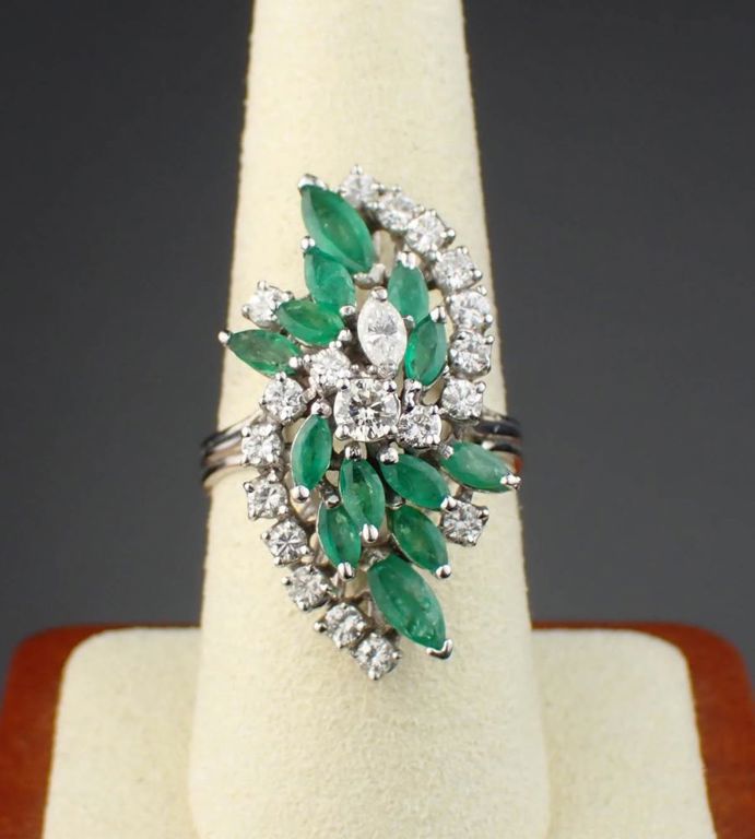 14k white gold diamond and emerald ring