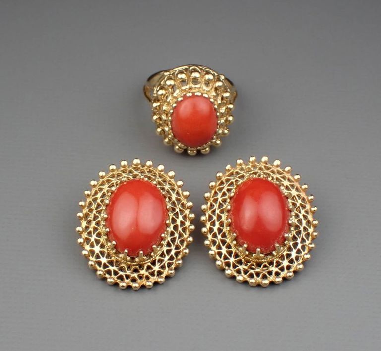 14k gold coral ring and earring set