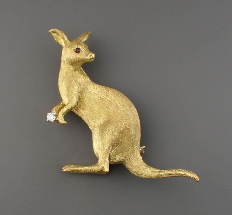 18k gold kangaroo brooch