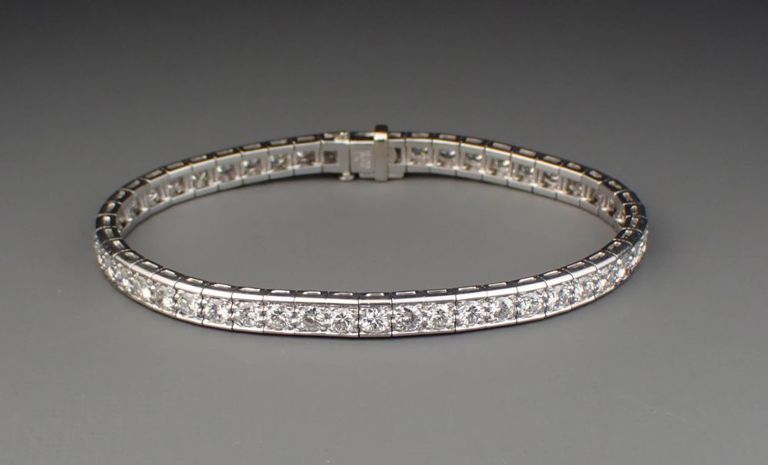 Platinum diamond line bracelet
