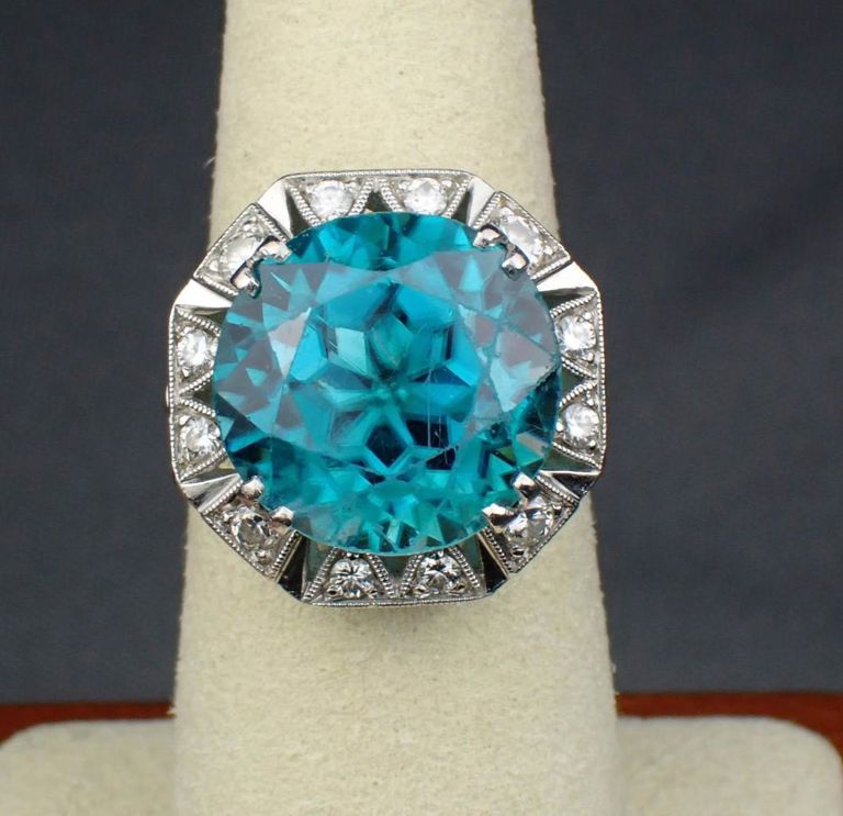 Vintage 9k gold zircon ring