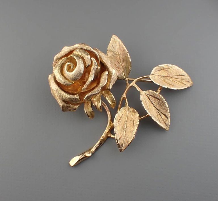 14k gold brooch