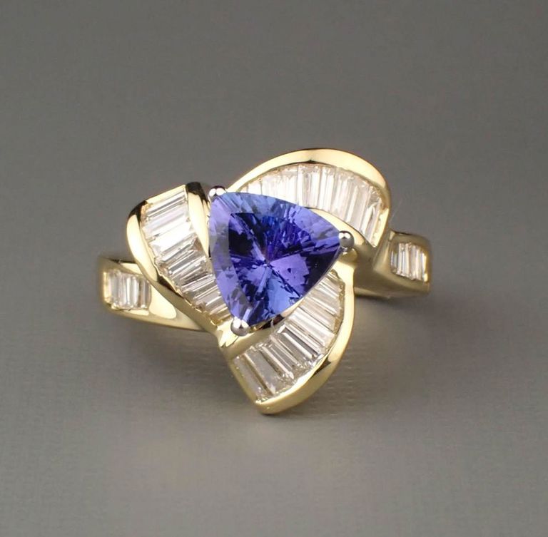 18k gold tanzanite and diamond ring