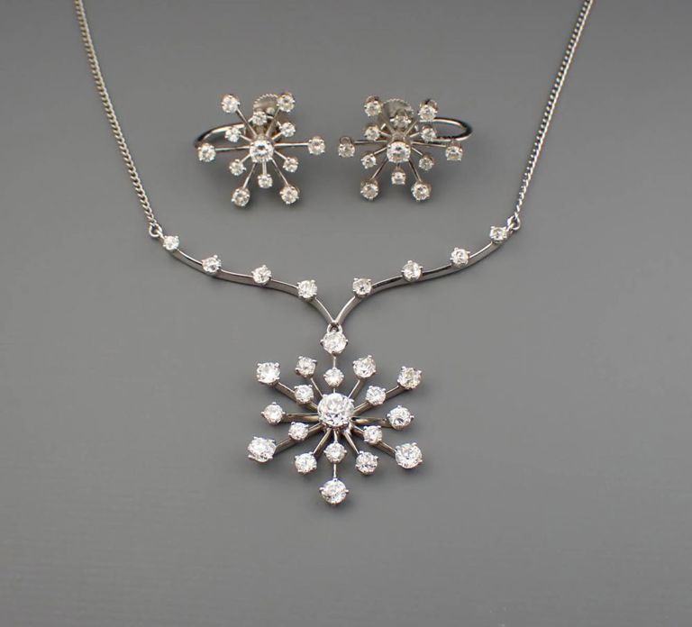 14k white gold diamond snowflake set