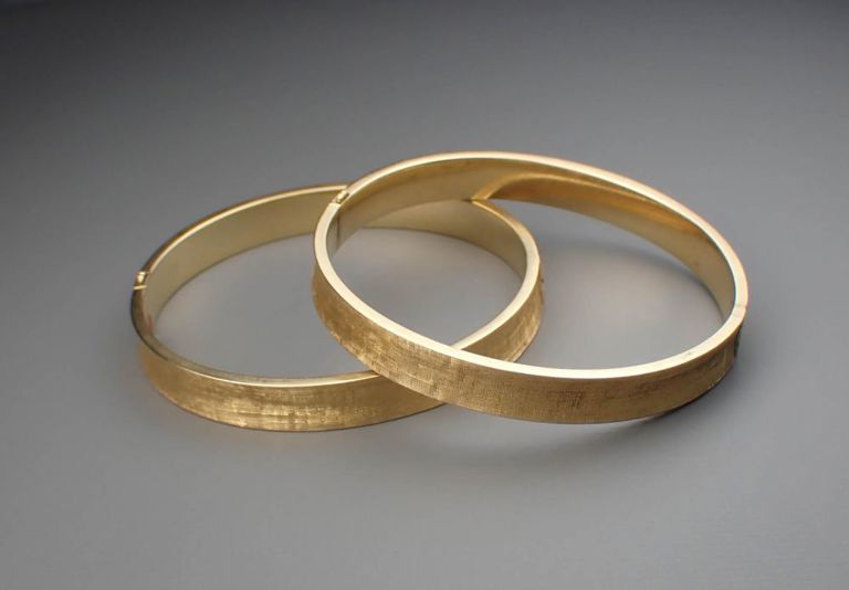 Pair of 14k gold bangles
