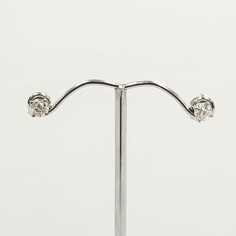14k white gold diamond stud earrings