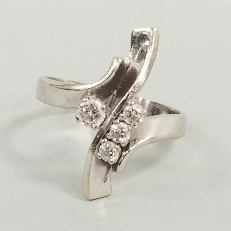 14k white gold diamond ring