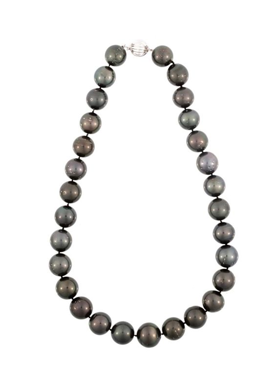 Pearl necklace with 14k white gold clasp